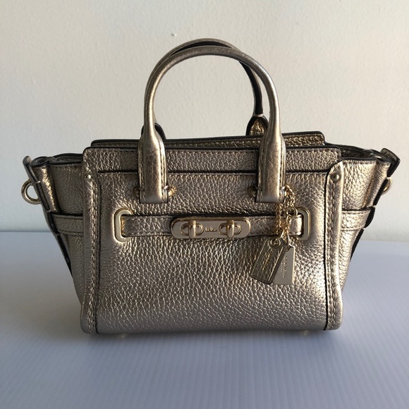 *NWOT* COACH Swagger Metallic Leather Mini Swagger 20 Crossbody Handbag Gold - Picture 2 of 11